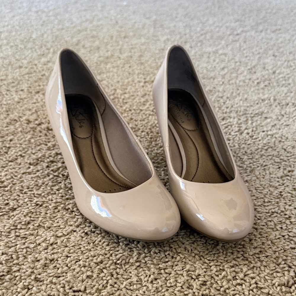 Life Stride Nude Women's Heels Size 7